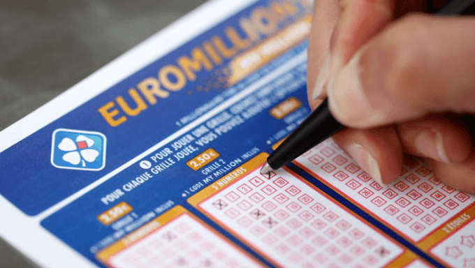 New UK Lottery Record As 1 Ticket Nets £170m